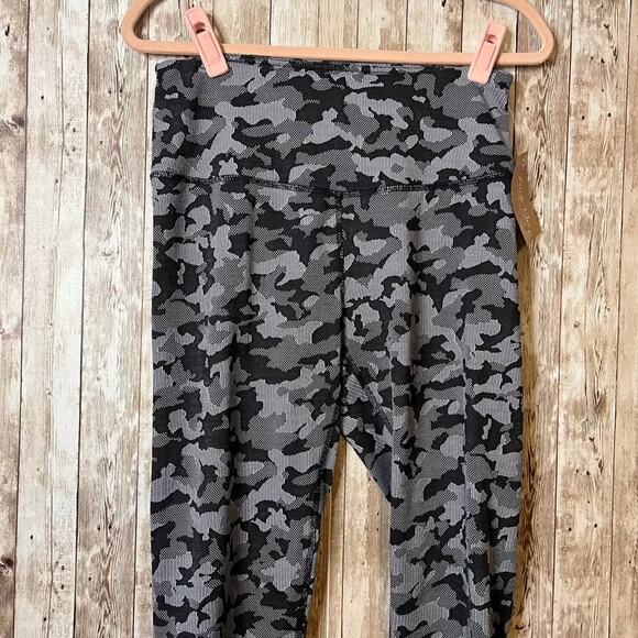 🖤⚡ Spyder Camo High-Waist Leggings – Sleek, Sporty & Ready to Move! ⚡🖤 - Picture 4 of 6